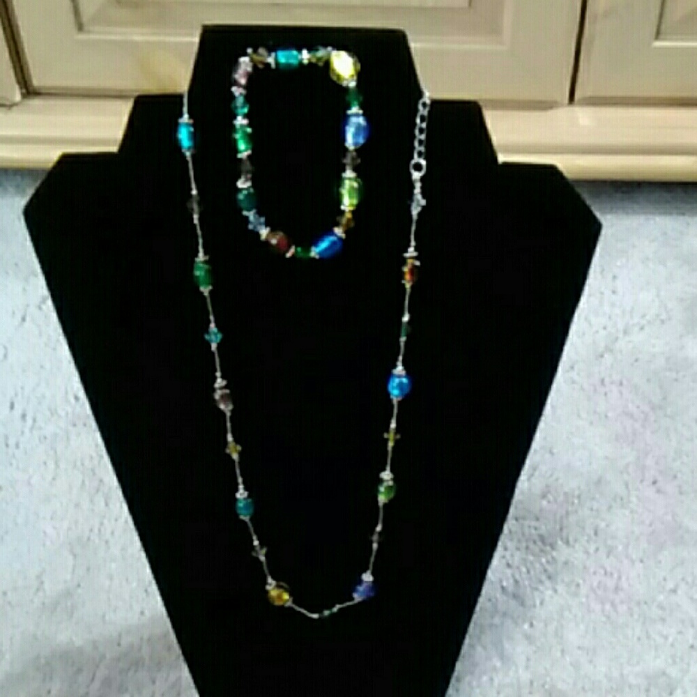 Premiere Design Necklace with matching Bracelet